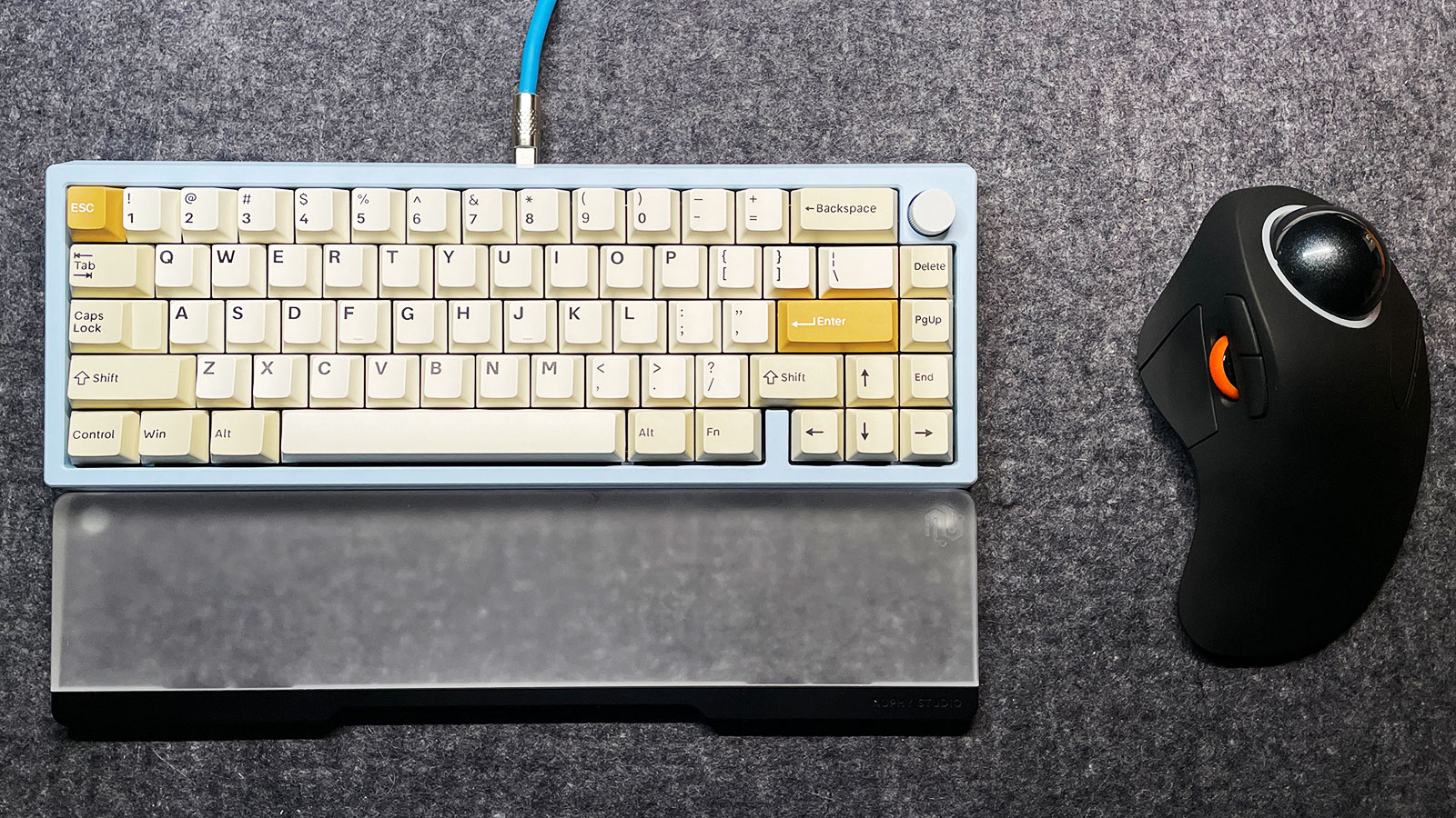 ZOOM65 V2 sky blue キーボード周り