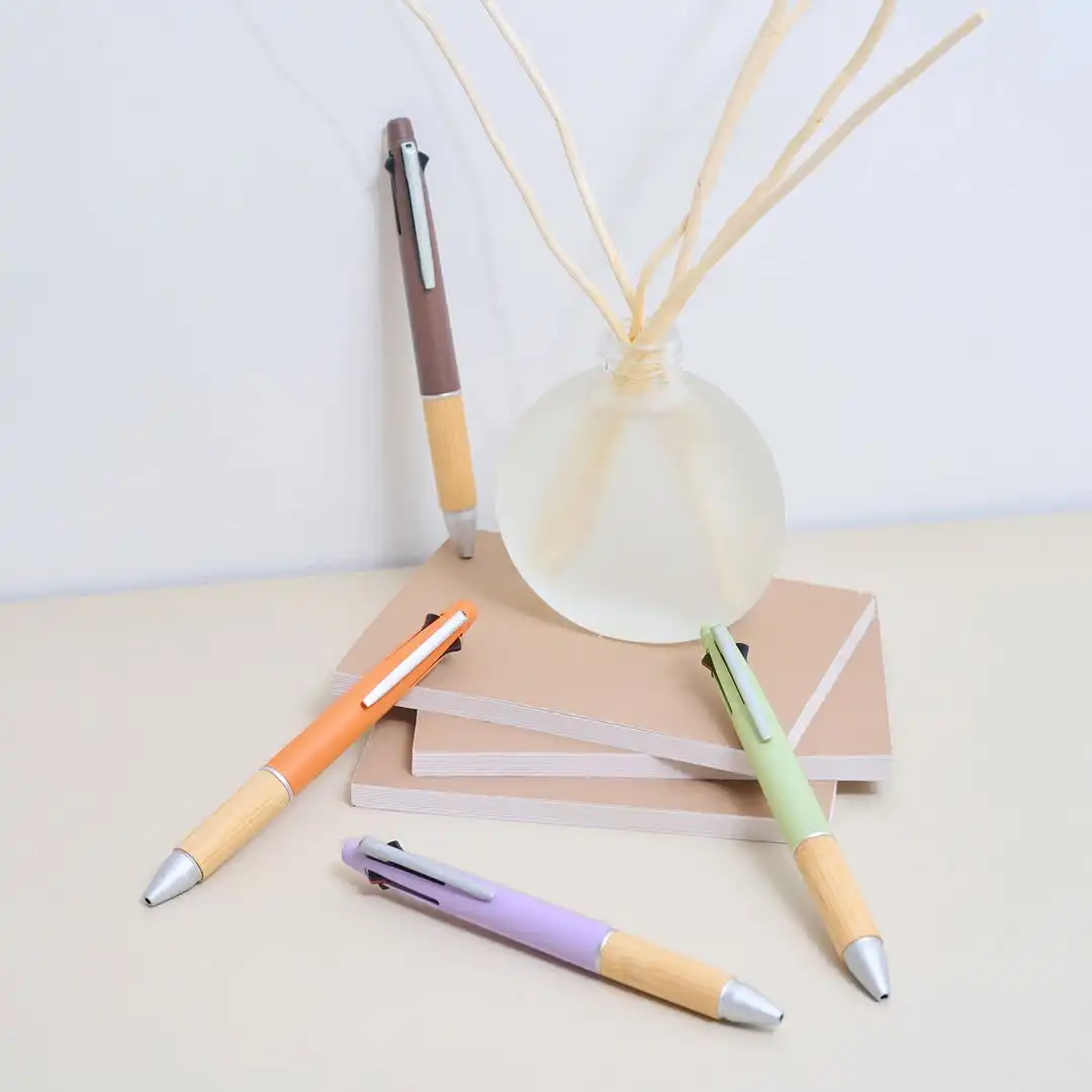 JETSTREAM 4&1 BAMBOO
ルームフレグランスの香りをイメージしたカラー