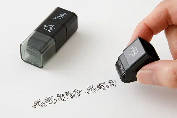 絵柄を連続して押すことができるローラータイプ