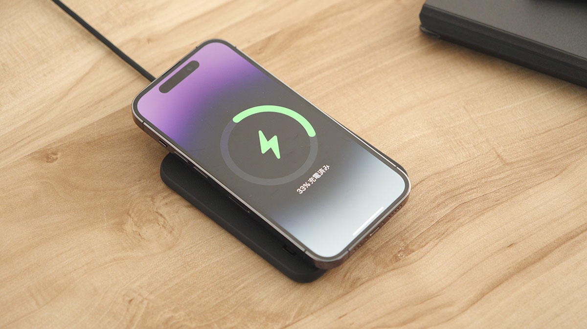 マグカップを外せばQi2充電器になる本体台座