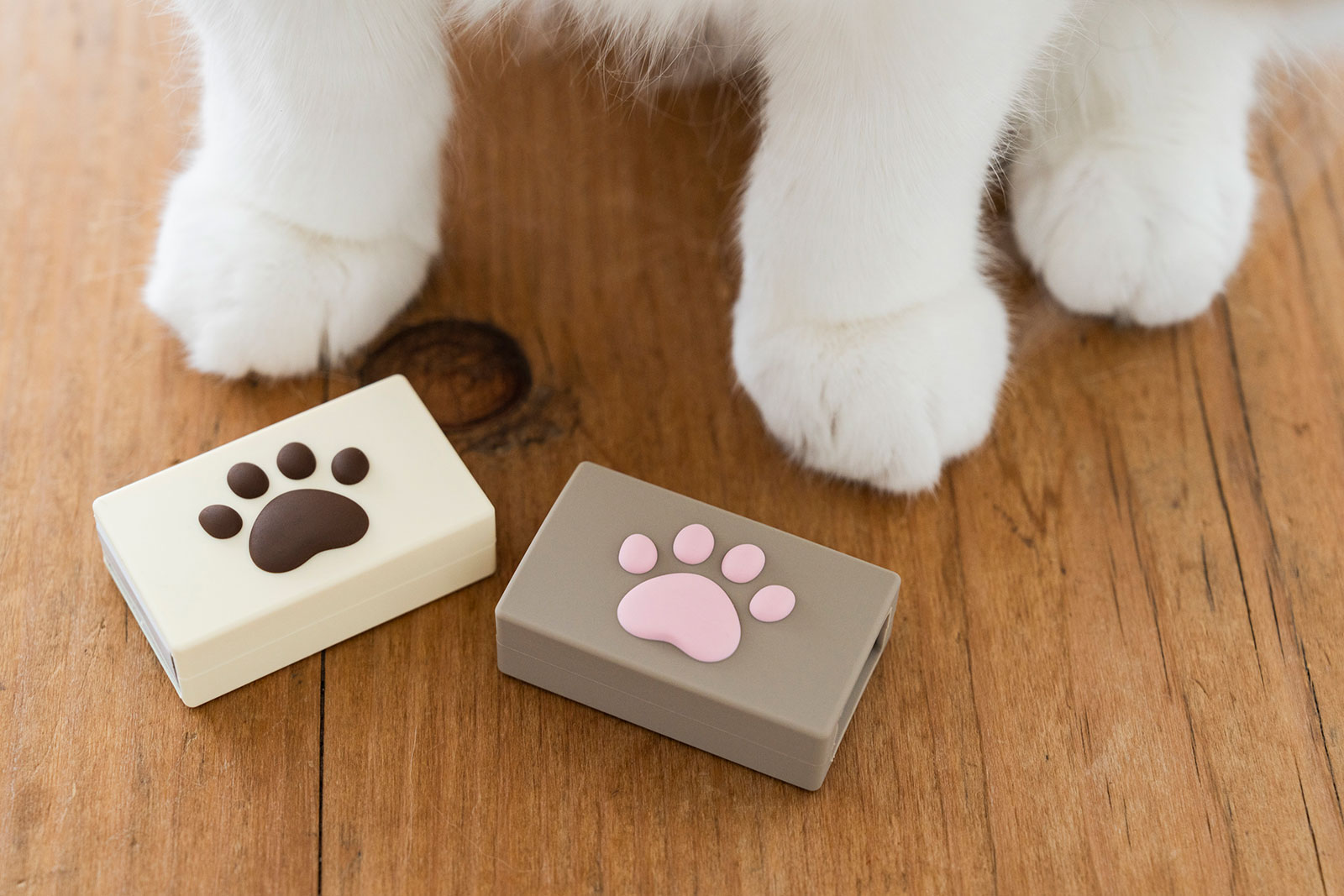 針ケースはピンクとブラウン