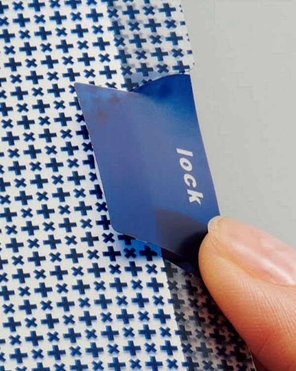 書類の脱落・抜け落ちを防ぐ開口部のロック