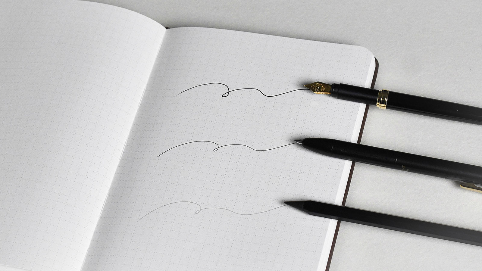 裏抜けしにくく耐久性の高い厚口用紙を採用