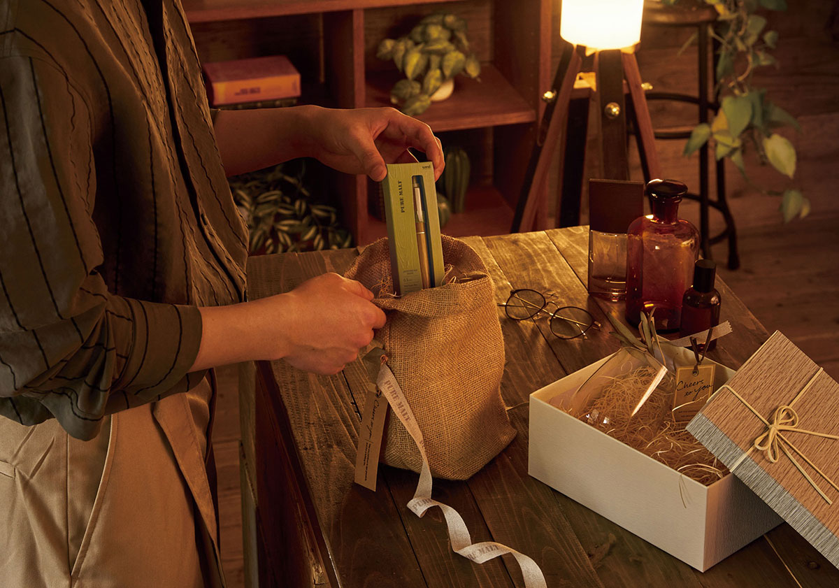 ギフトにも最適な紙製パッケージを採用