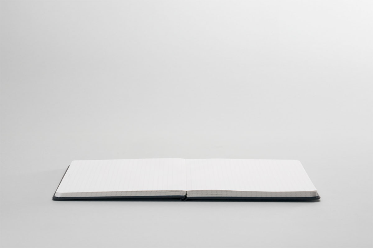 一枚の紙のように広がるキャンバス