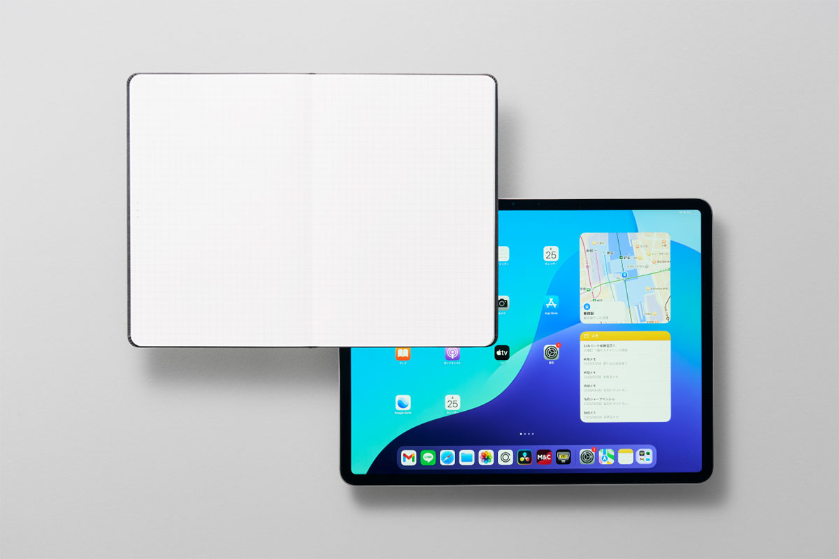 手のひらサイズ、見開き13インチ・キャンバス