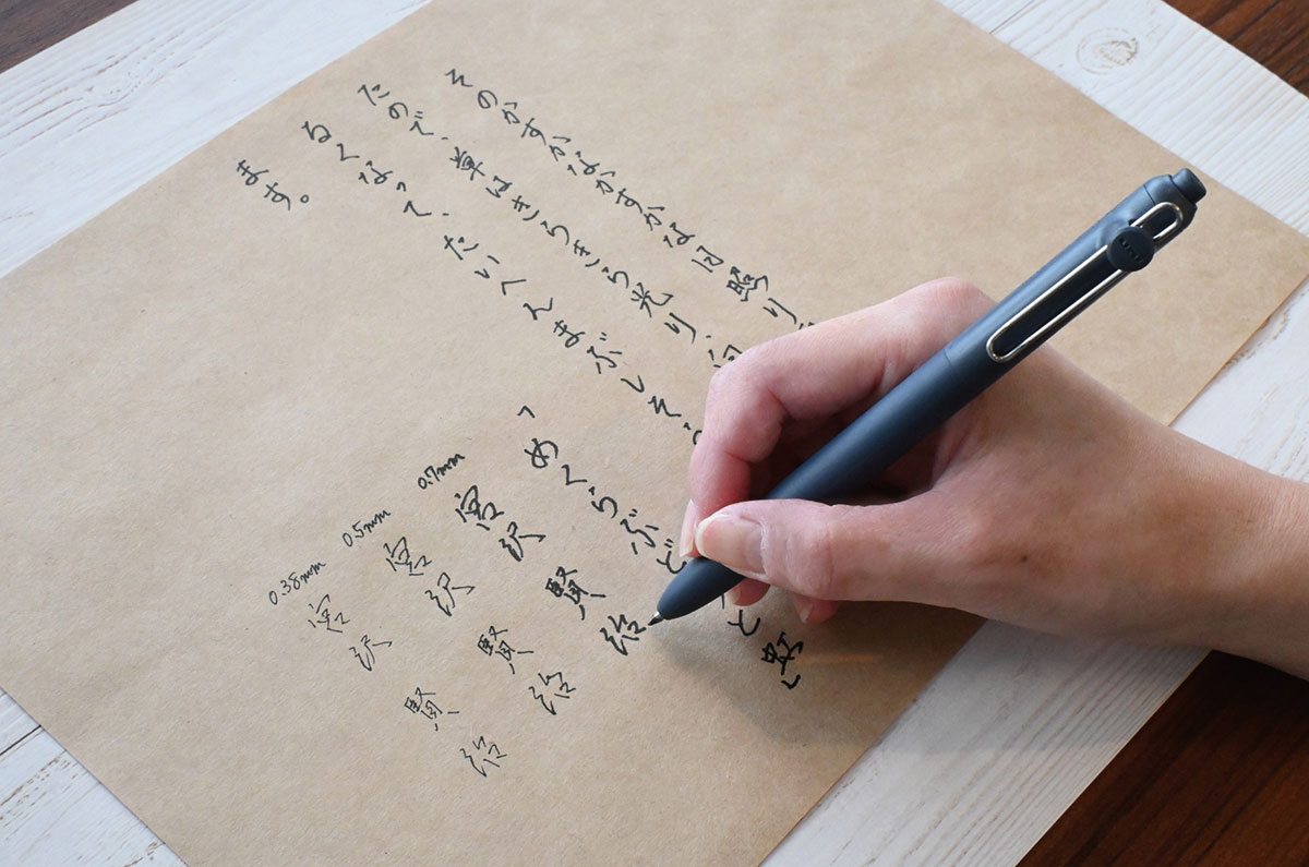 uniball ZENTO スタンダードモデル 0.7mm 筆記イメージ