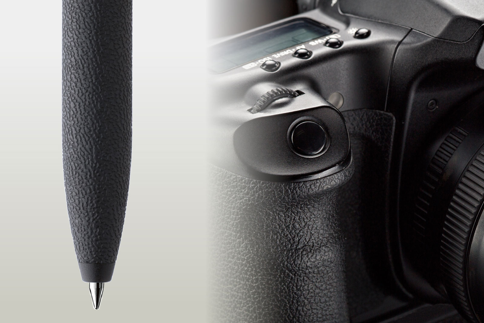 カメラのグリップに使われることが多い、革シボ加工技術を生かした、手なじみがよい革調ロンググリップ