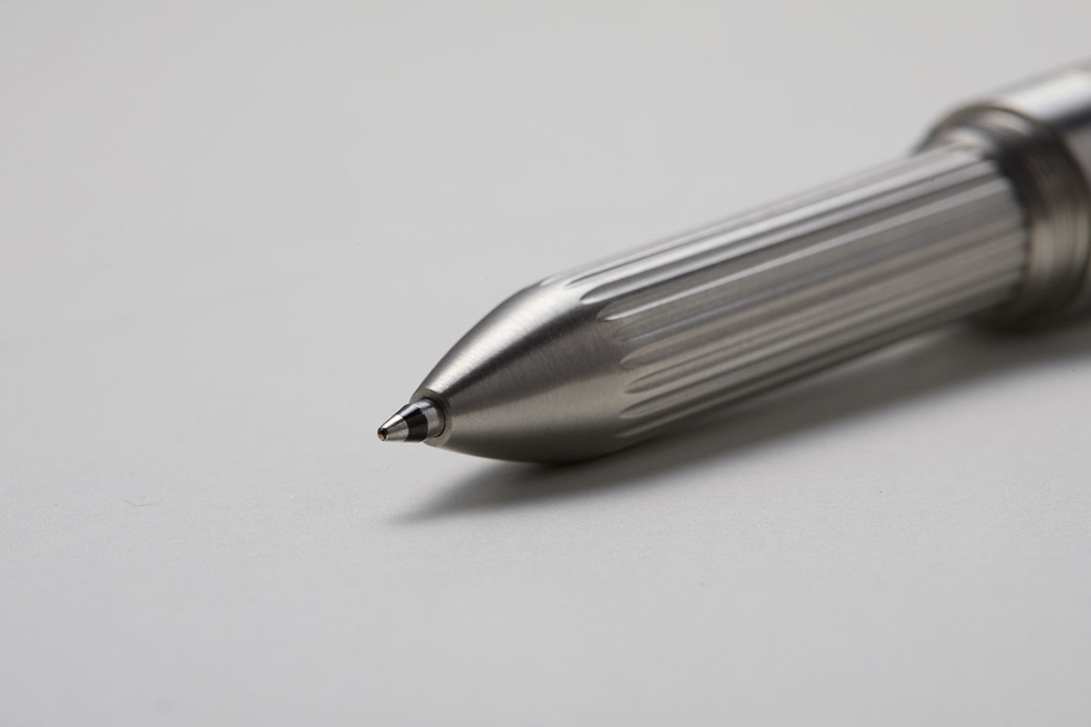 ペン先をガッチリと固定