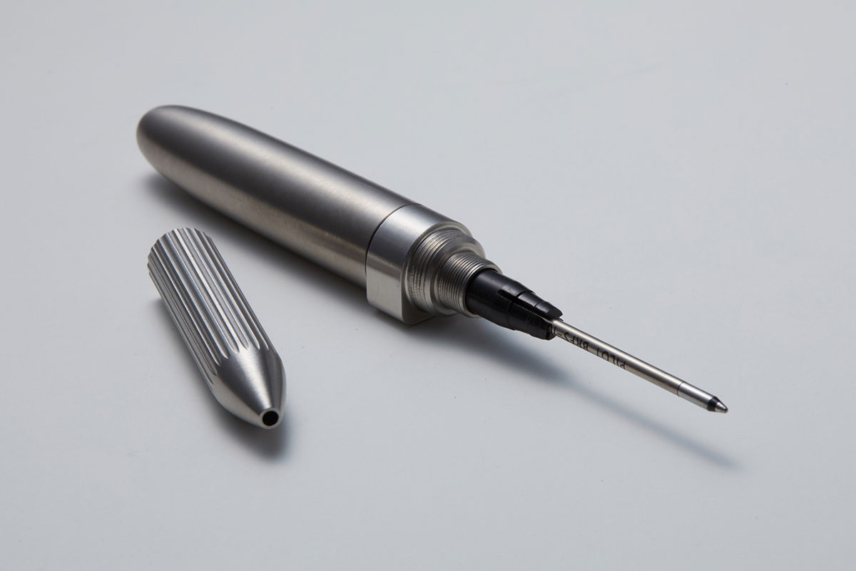 コレット構造によりD1、4C規格のリフィルであればメーカー問わずにご利用いただけます。