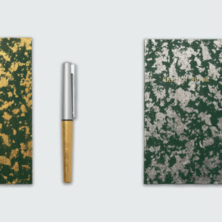 「測量野帳」と「KOKUYO WP ファインライター」に箔押しの限定モデル