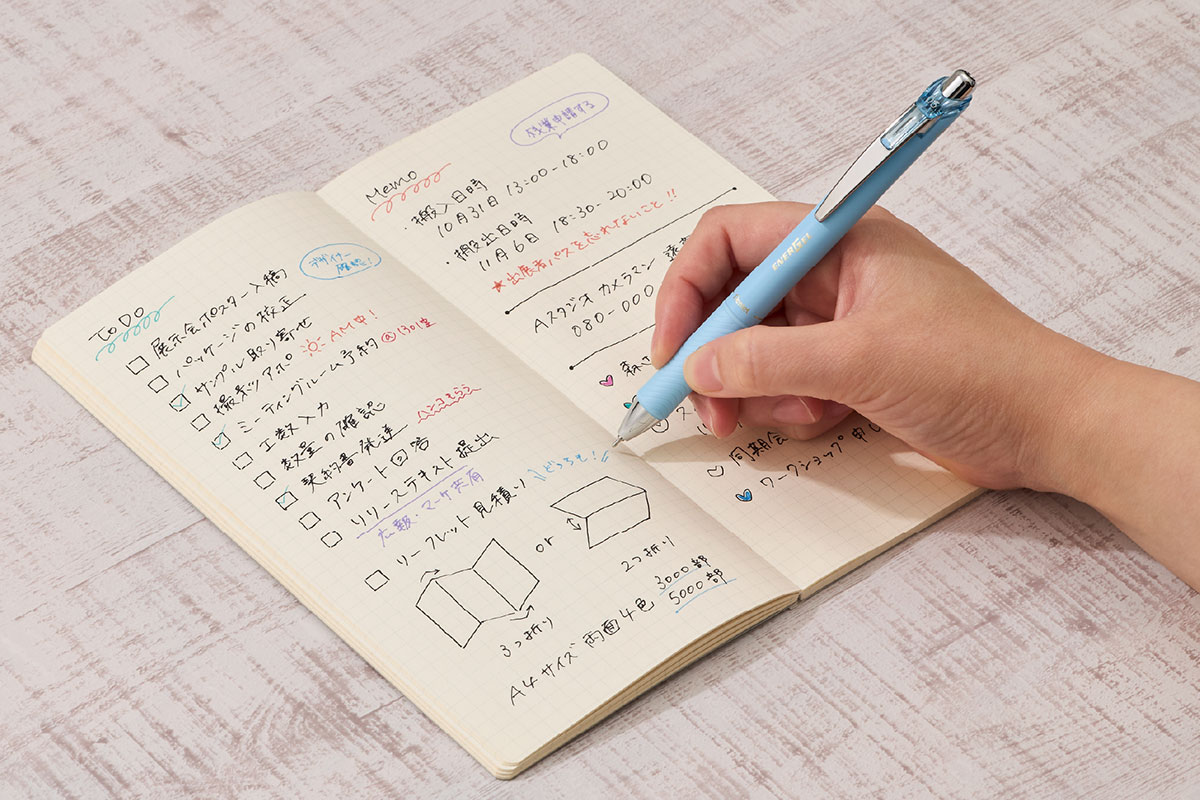 手元を優しく彩るソフトカラー×マット仕上げのボディ