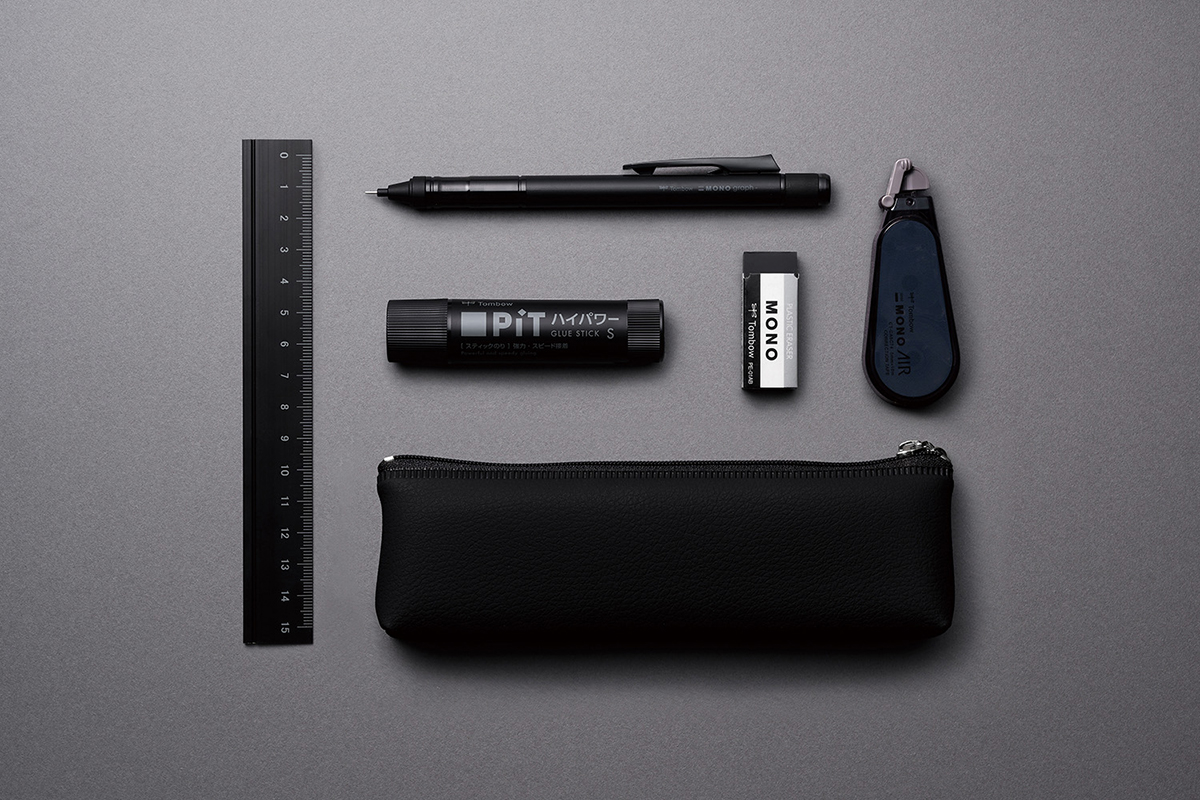 ピットハイパワーSブラックと黒い文具