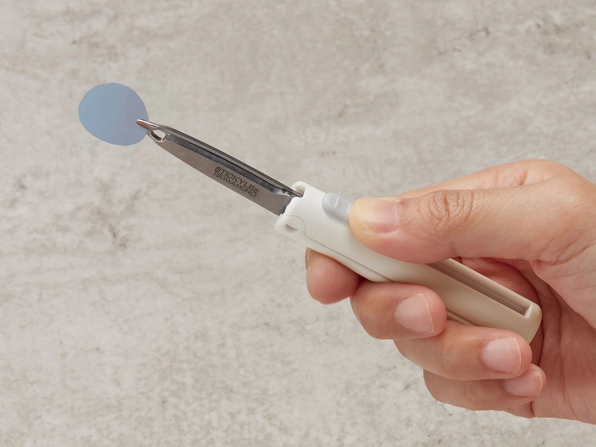 刃先がピンセット形状