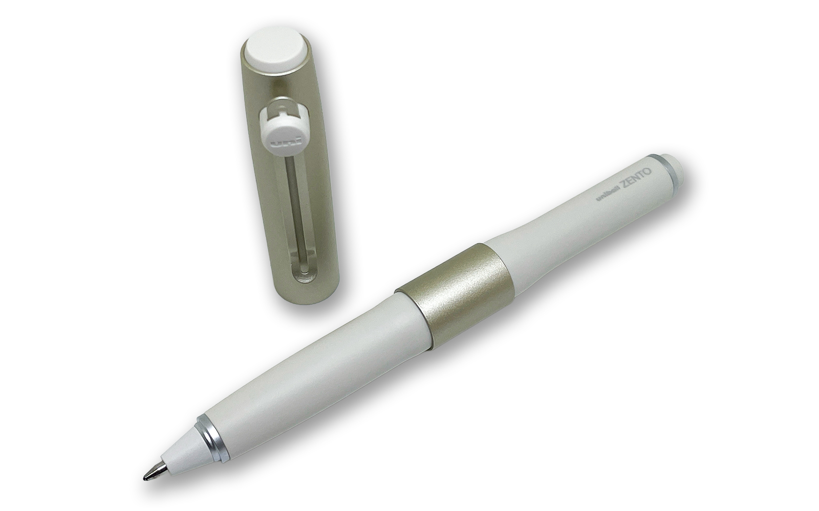 「uniball ZENTO」Signature model（シグニチャーモデル）シャンパンゴールド キャップを取ったところ