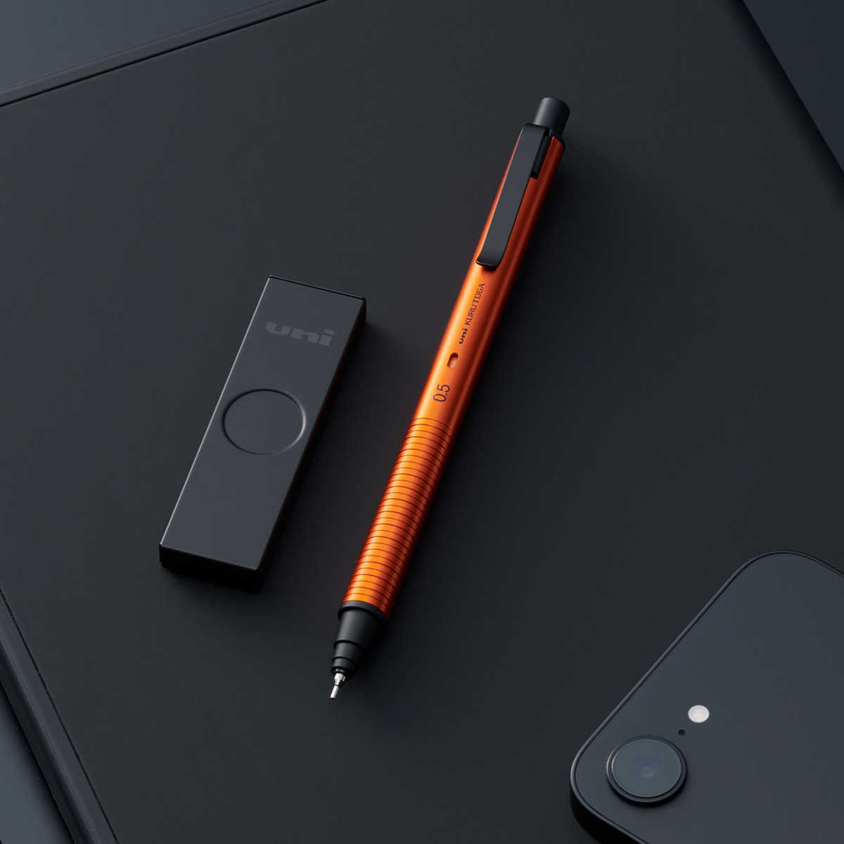 サンライズ オレンジなクルトガメタル と マットブラックなメタルケース