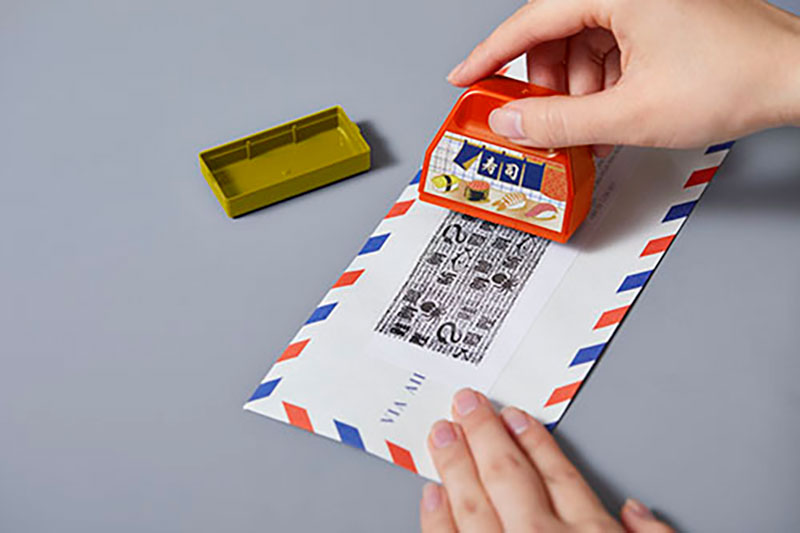 コロコロ転がすだけで簡単に宛名を隠せる