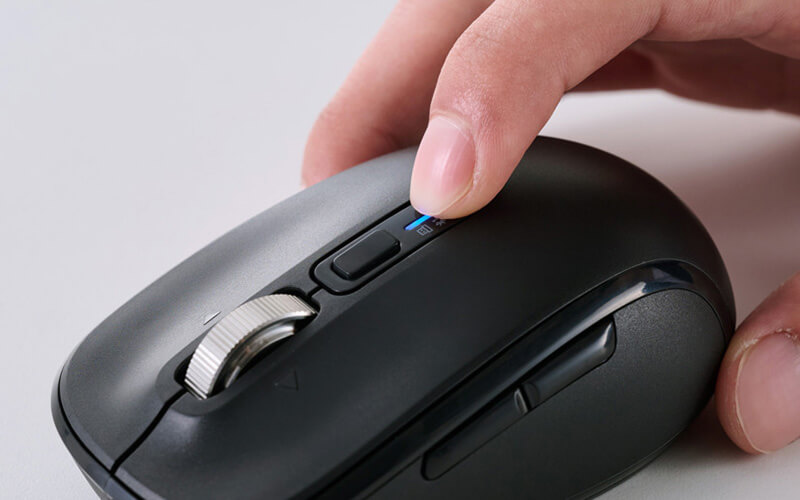 本体上部のスイッチを使ってワンタッチで接続先を切り替え可能