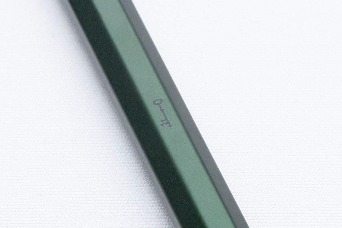 NAGASAWA PenStyle DENのロゴである鍵マーク