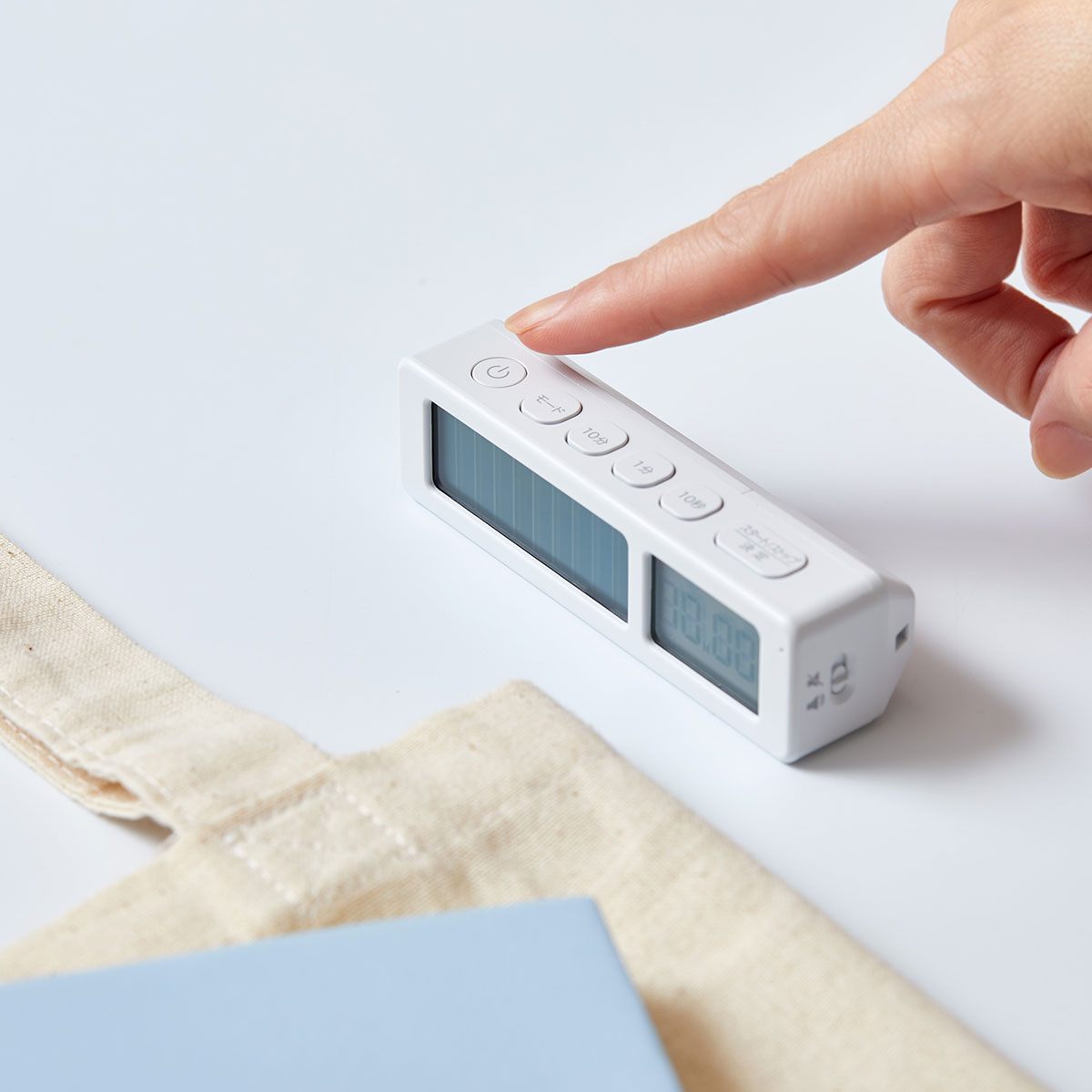 持ち運び時の誤操作を防ぐ電源OFFボタン