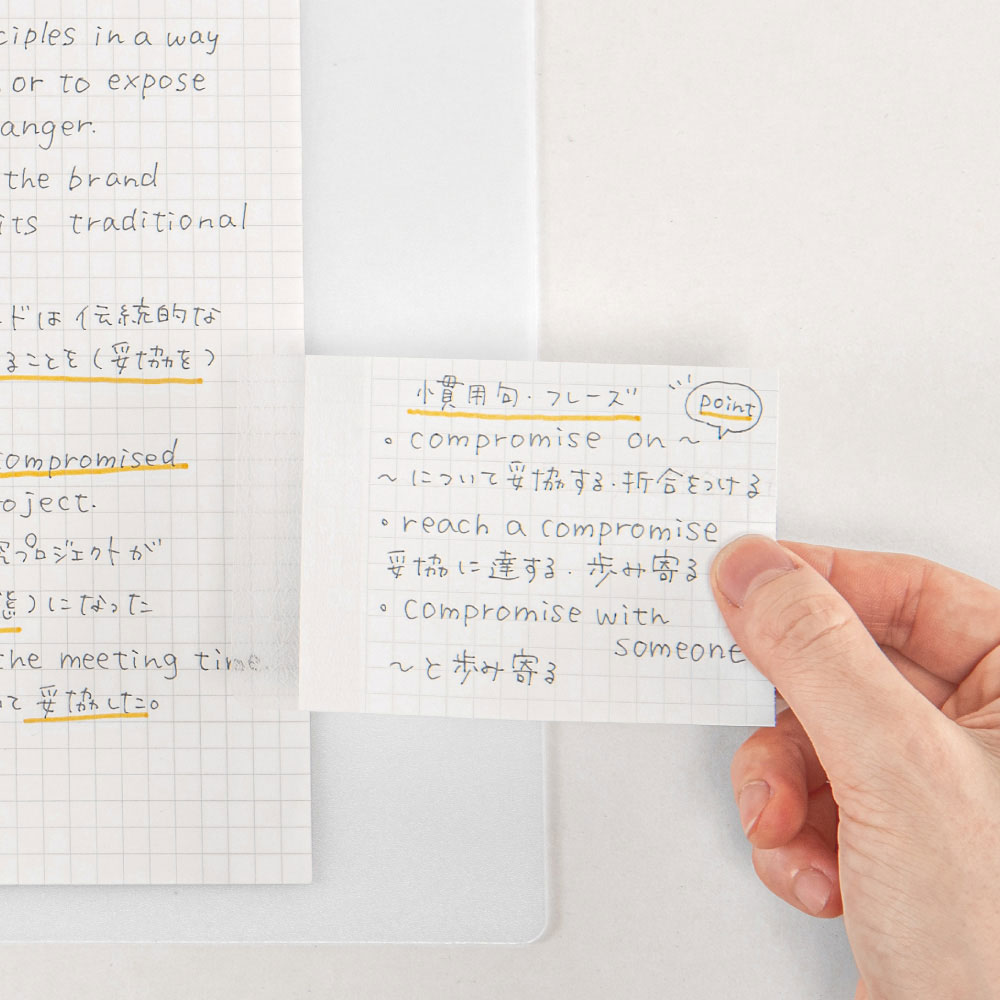 粘着部分はクリアタイプで文字が透け、再剥離が可能